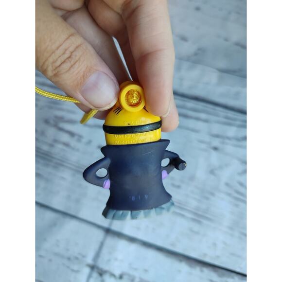 General Mills 2013 Minions Despicable Me 2 Vampire Stuart Mini Minion Ornament - Picture 3 of 4